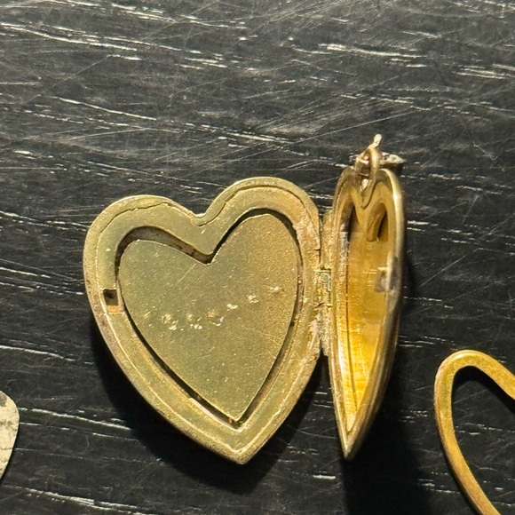 Antique 10K Gold Filled Heart Locket - Picture 8 of 12